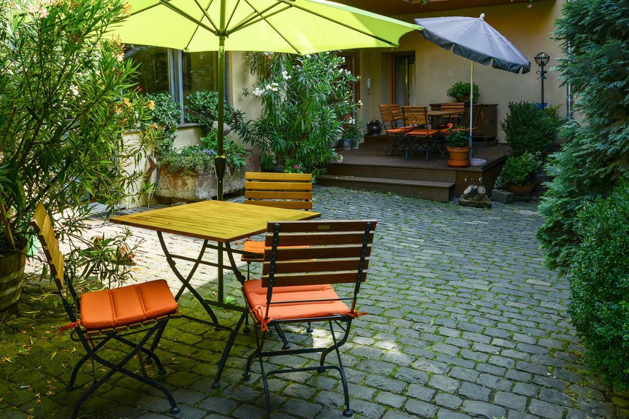 Gaestehaus Susanne Pfaffmann ลันเดาอินแดร์ฟัลซ์ ภายนอก รูปภาพ
